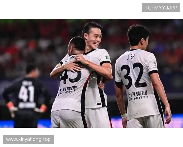 里亚斯克斯任意球建功造红牌助青岛西海岸客场半场领先梅州客家